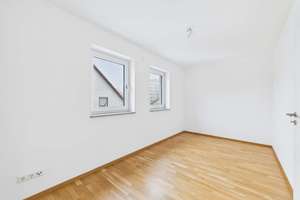 Hochwertiges KFW-55 Reihenmittelhaus in Regensburg mit Luxus-Küche, Fußbodenheizung und Garten! – Die vollständige Adresse der Immobilie erhältst du vom Anbieter., 93057 Konradsiedlung-Wutzlhofen, Regensburg – Vorschaubild 12