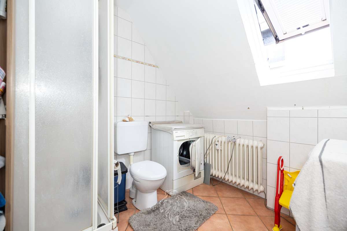 Immobilie in Würzburg - Charmantes Mehrfamilienhaus in Würzburg-Versbach: Attraktive Kapitalanlage und Eigenheim - Bild 8