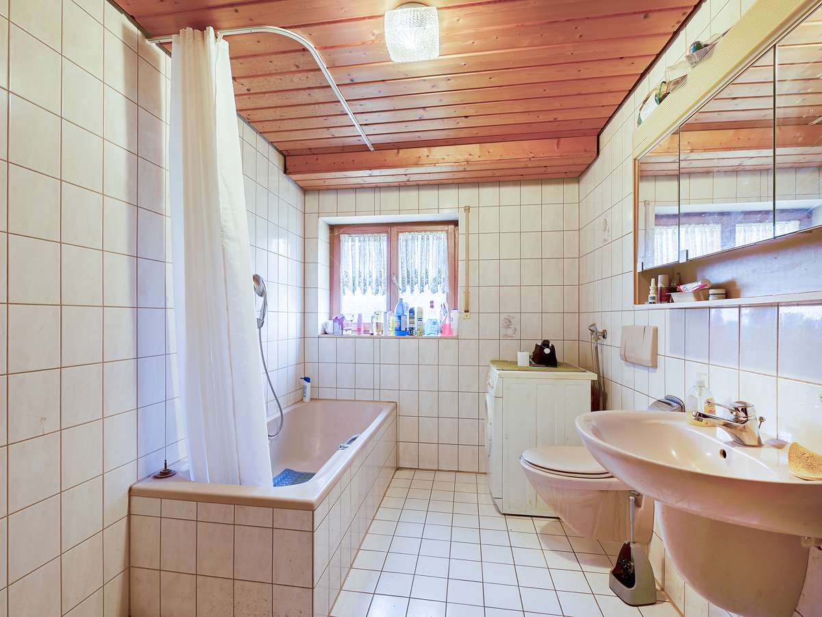 Immobilie in Marxzell - Familienfreundlich & ruhig: Einfamilienhaus mit Einliegerwohnung, Garten, Terrasse und Balkon - Bild 5