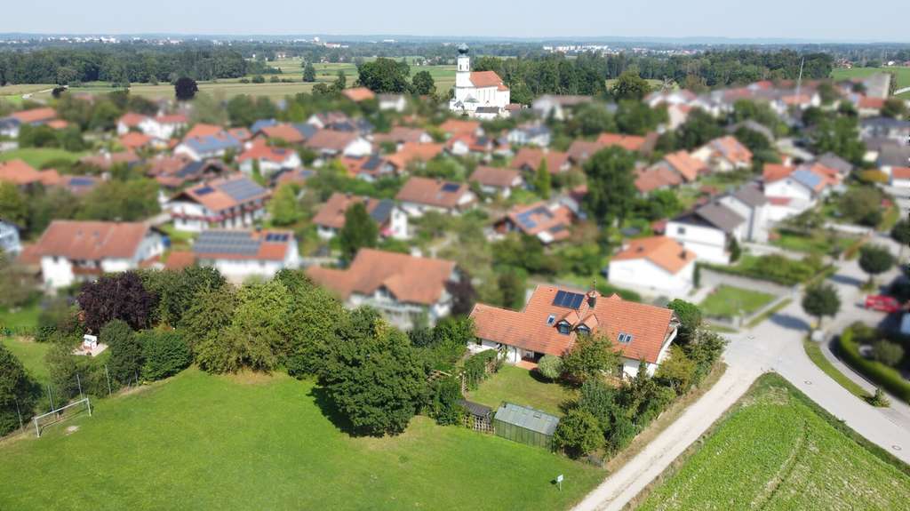 Immobilie in Polling - Natur. Ruhe. Weite. – Großzügiges Zweifamilienhaus mit vielseitigem Potenzial und traumhaftem Garten - Bild 1