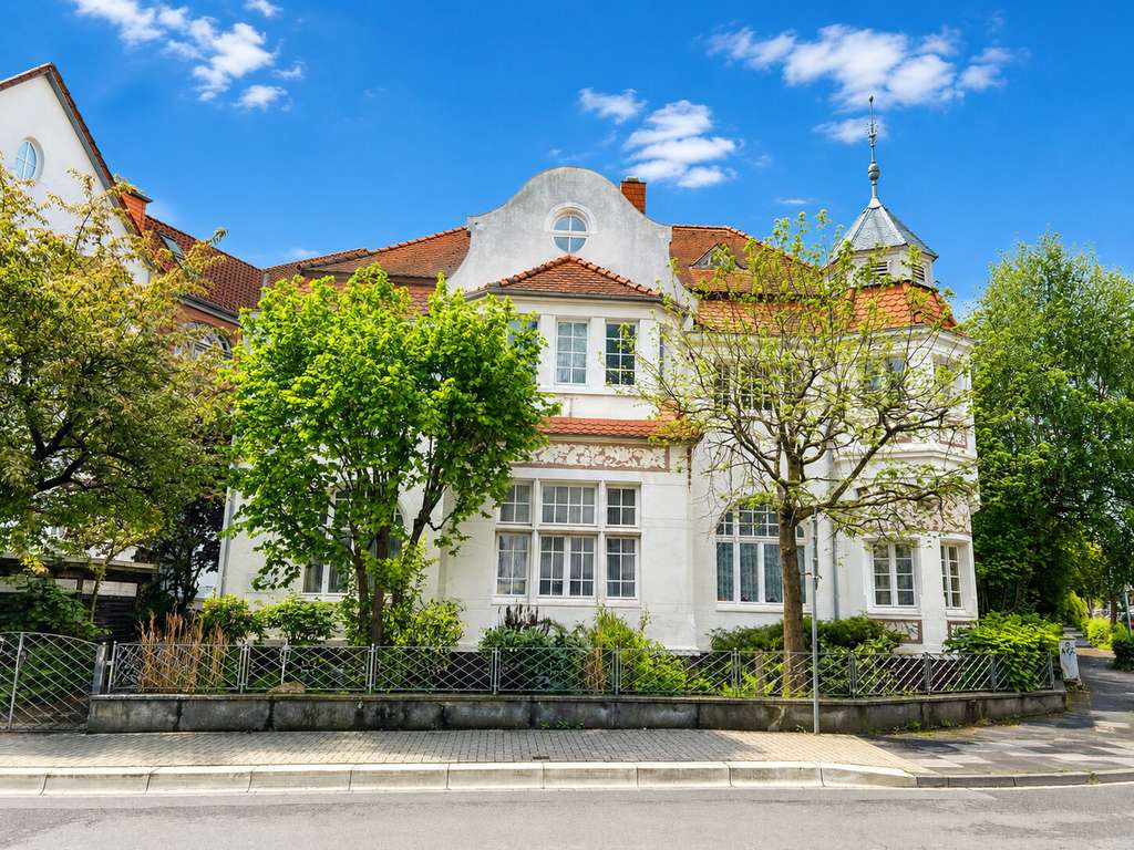 Immobilie in Bad Oeynhausen - Historische Stadtvilla! Repräsentatives Wohnen, Arbeiten und Investieren vereint. Gelegenheit: Denkm - Bild 0