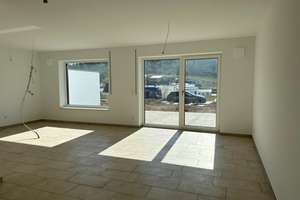 Modernes Reihenmittelhaus mit Garten und Carport in Wörth an der Donau – Zeininger Weg 10, 93086 Wörth an der Donau – Vorschaubild 1