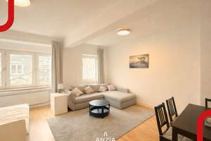 Top-Lage: Helle 3-Zi.-Wohnung mit Balkon nahe Andreasquartier in Düsseldorfer Altstadt