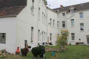 *** Einstieg in den Immobilienmarkt: schöne Zweizimmer-Altbauwohnung  ***