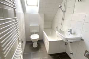 2-Zimmer-Wohnung im Dachgeschoss (Ohne Aufzug) - frisch saniert – 40227 Oberbilk, Düsseldorf – Vorschaubild 3