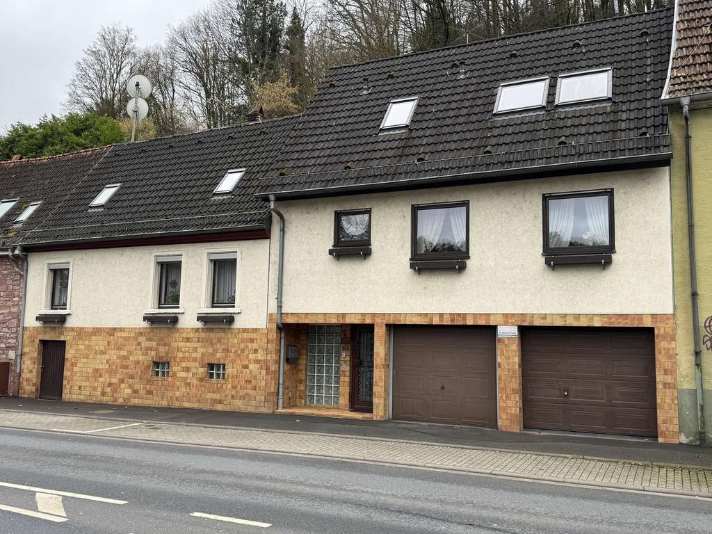 Großzügiges Wohnhaus mit 184 m² & 2 Garagen in Heidelberg-Schlierbach - bezugsfrei
