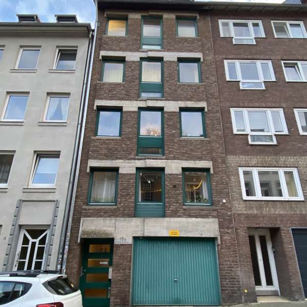 *** charismatische 2-Zimmer-Wohnung - mit gemütlichem Balkon - in guter Lage im Pontviertel***