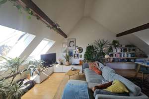 Helle, schön geschnittene Dachgeschosswohnung mit Balkon mit Aussicht ins Gr – Volmerswerther Straße 222, 40221 Bilk, Düsseldorf – Vorschaubild 4