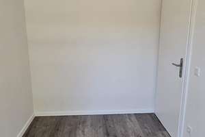 Frisch renovierte 4-Zimmer-Wohnung mit Balkon! – Spinozastr. 2, 45279 Freisenbruch, Essen – Vorschaubild 6
