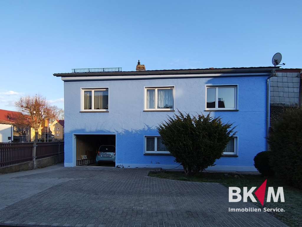 Immobilie in Waltershausen - Klein, gemütlich, familienfreundlich – Haus mit Kamin und grüner Oase - Bild 0