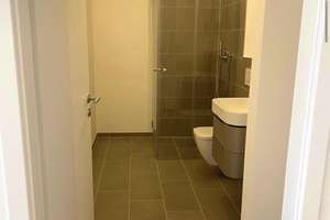 Wohnen mitten im Zentrum: Ca. 45qm große 2 Zimmer Wohnung mit Balkon und Tiefgaragenstellplatz ! – Die vollständige Adresse der Immobilie erhältst du vom Anbieter., 40210 Stadtmitte, Düsseldorf – Vorschaubild 3