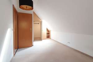 Balkon, TG-Stellplatz, Aufzug - Helle 3-Zimmer-Maisonette Baujahr 98 mit Tageslichtbad und Parkett! – Bärengasse a.A., 7747 Lobeda-Altstadt, Jena – Vorschaubild 21