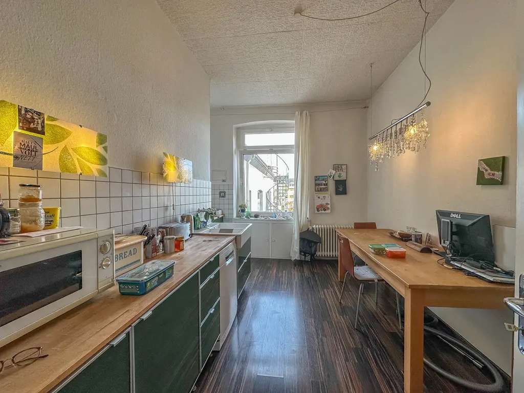 Vermietete Altbauwohnung im 3. OG mit Balkon im Medienhafen/Top Lage!