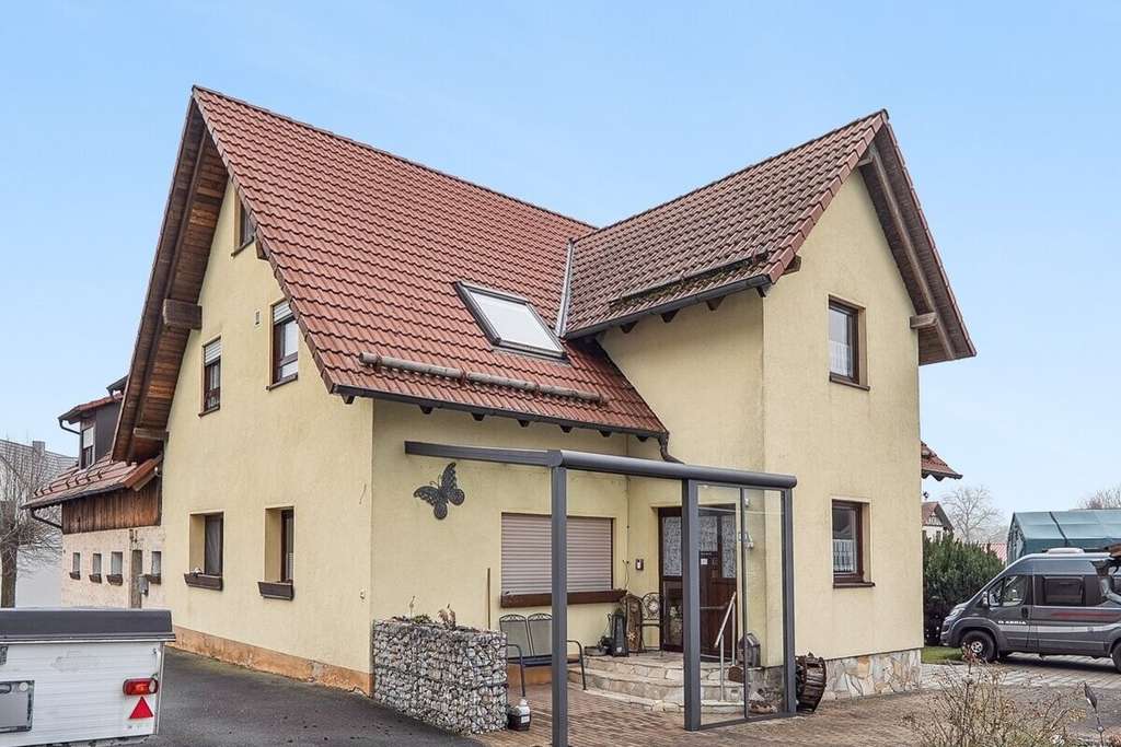 Immobilie in Gößweinstein - Provisionsfrei – 
Ideal für ein Mehrgenerationen-Konzept – 
Modernes Haus mit 2 Wohnungen - Bild 0