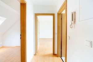 Sofort bezugsfrei! 2-Raum-Apartment im DG mit Loggia, EBK und Wanne in perfekter Wohnlage! – Die vollständige Adresse der Immobilie erhältst du vom Anbieter., 1279 Tolkewitz/Seidnitz-Nord, Dresden – Vorschaubild 9