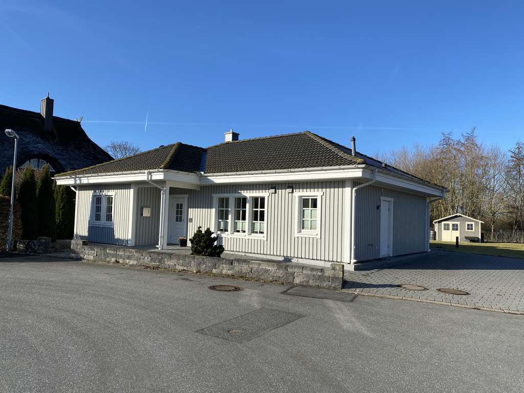 Immobilie in Neukirchen - Schwedenbungalow in Ostseenähe (Strand 2 km) - Bild 1