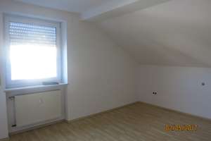 Gepflegte 3-Zimmer-Dachgeschosswohnung mit EBK in Ingolstadt/Knoglersfreude – Die vollständige Adresse der Immobilie erhältst du vom Anbieter., 85051 Südwest, Ingolstadt – Vorschaubild 6
