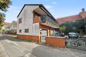 Vermietetes Einfamilienhaus mit großzügigen Garagen in Groß-Bieberau – attraktive Kapitalanlage – Die vollständige Adresse der Immobilie erhältst du vom Anbieter., 64401 Groß-Bieberau – Vorschaubild 1