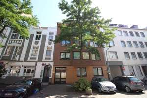 EXKLUSIV PEMPELFORT PARKETT EINBAUKÜCHE BALKON MODERNES WANNENBAD RUHIG + HELL 3. ETAGE/FRANKENSTR. – Frankenstraße 23A, 40476 Derendorf, Düsseldorf – Vorschaubild 19