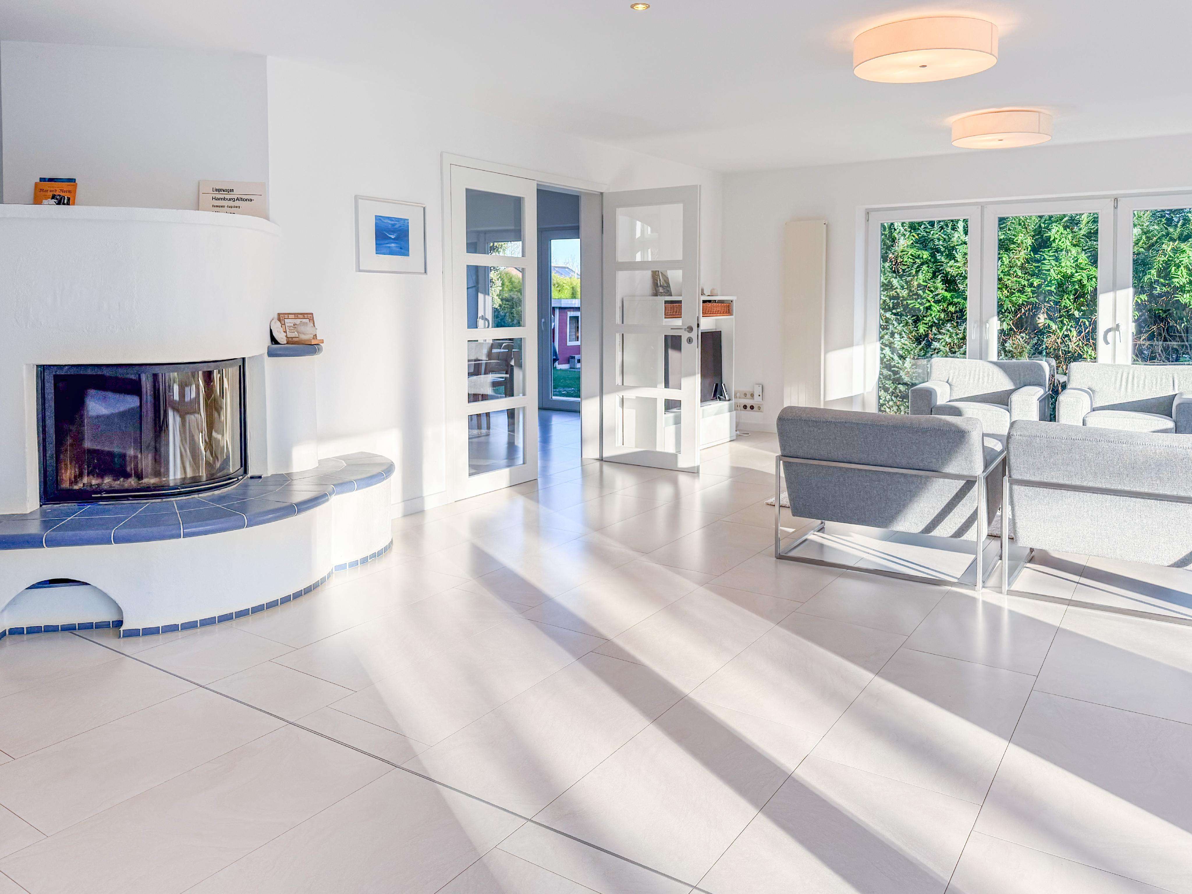 Immobilie in Wesseln - Exklusives Stadthaus                                              Schwimmteich und Sauna - Bild 3