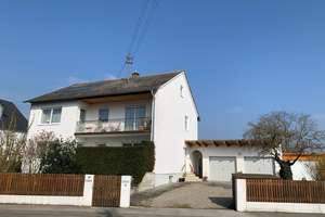 Zweifamilienhaus mit Garten und Garagen in Ingolstadt - Hundszell zu verkaufen! – Die vollständige Adresse der Immobilie erhältst du vom Anbieter., 85051 Südwest, Ingolstadt – Vorschaubild 1