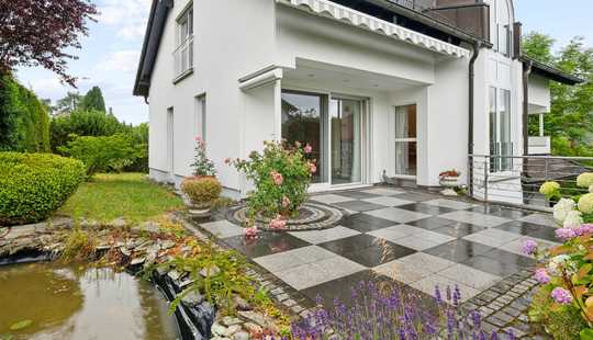 Bild von Elegantes Haus  -  Komfortables Wohnen auf drei Ebenen in Schmitten