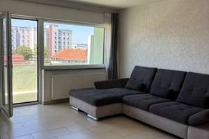 Modernisierte 2-Zimmer-Wohnung mit Loggia, Stellplatz & Einbauküche in Oggersheim