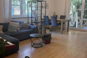 2,5 Zimmer Wohnung mit Terrasse, Garten, Stellplatz und Garage