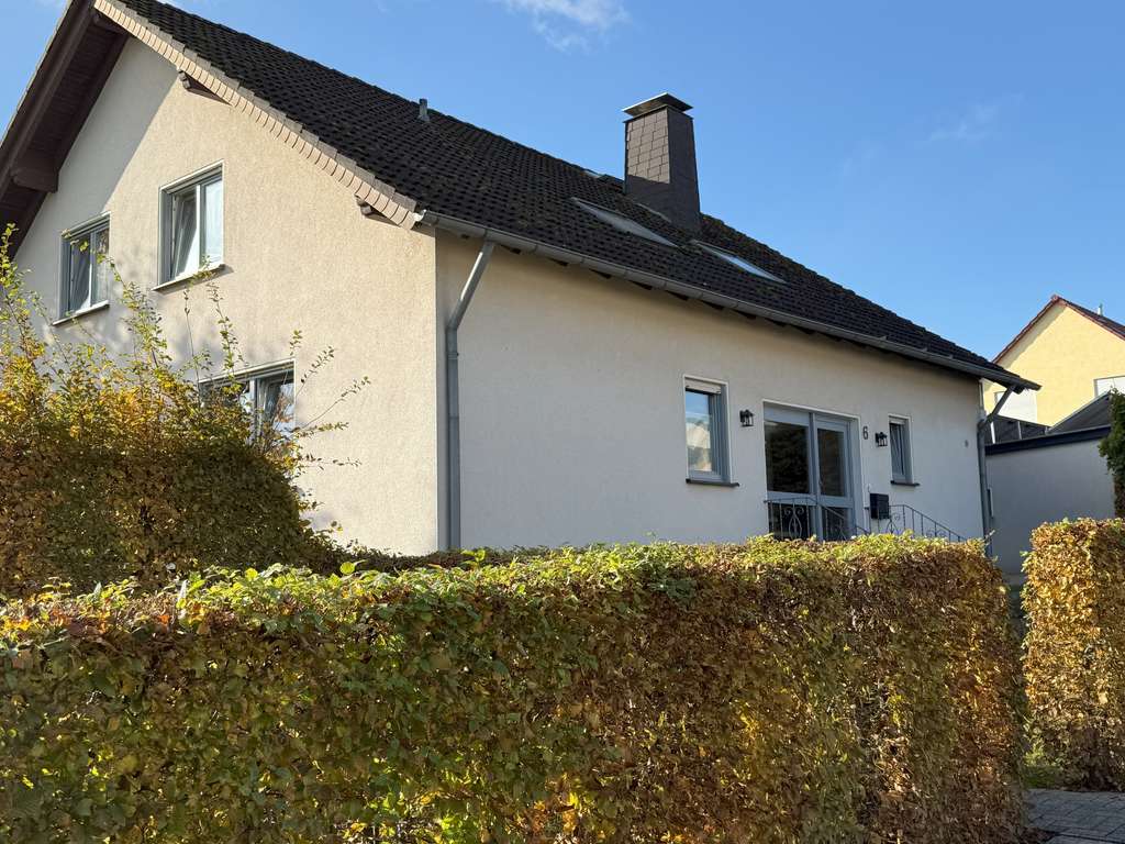 Immobilie in Volkmarsen - Traumhaftes Familienhaus für Wohnen, Arbeit und Freizeit mit 6,5 Zimmern in Volkmarsen - Bild 0