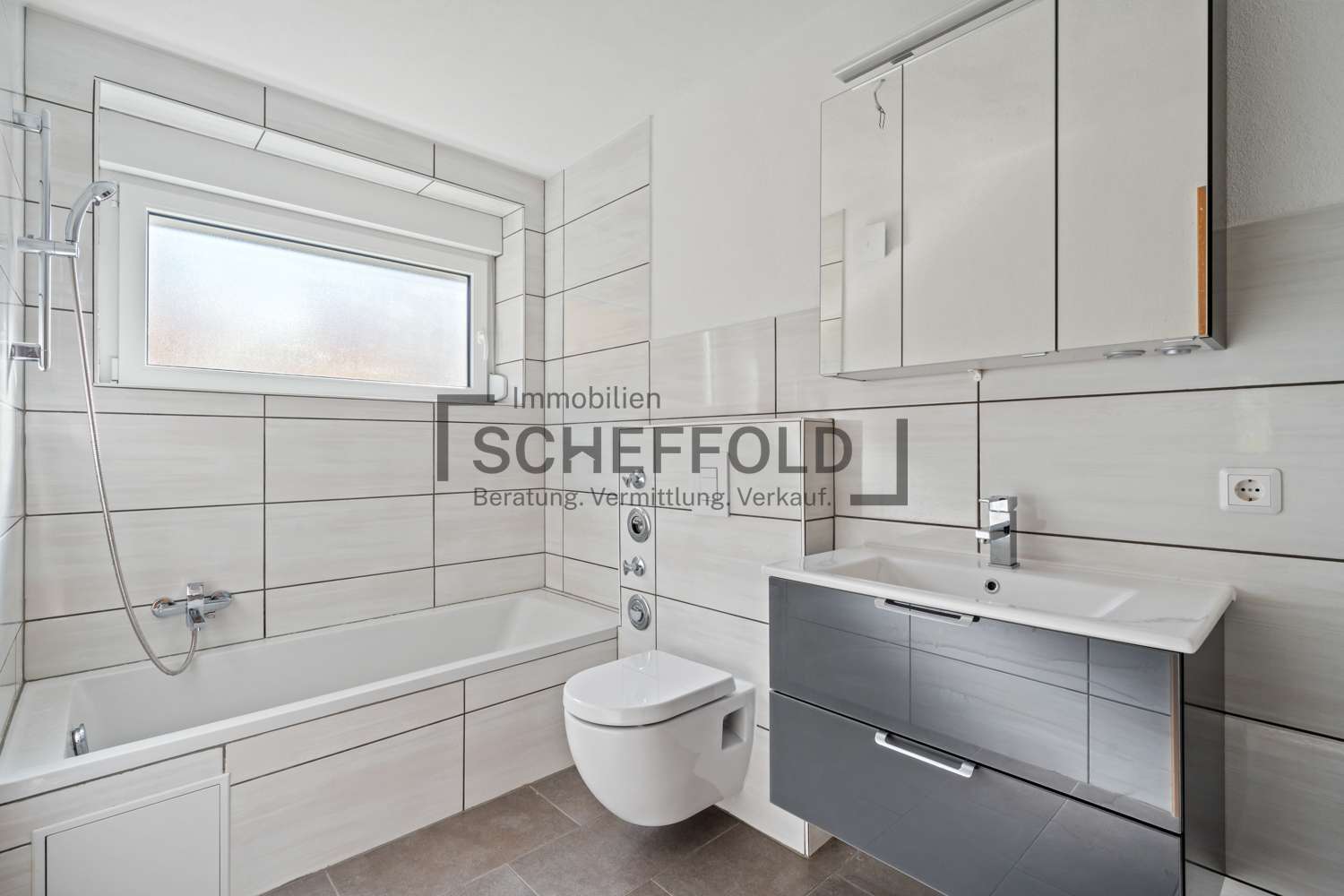 Immobilie in Schelklingen - Ideal für Singles und Paare! Charmante 2,5-Zimmer-Eigentumswohnung im 2. OG - Bild 3