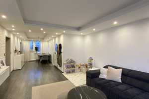 Top renoviert & familienfreundlich: 4-Zimmer-Wohnung mit Balkon, Aufzug & Einbauküche in Wolfsburg – Wolfsburg – Vorschaubild 1