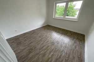 3 Zimmer-Wohnung mit Balkon und modernisiertem Wannenbad – Mozartstr. 9, 23556 Lübeck – Vorschaubild 4