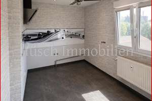 **huesch-immobilien.de**
Charmante 3.5-Zimmer-Dachgeschosswohnung mit Balkon in Essen-Schonnebeck – Die vollständige Adresse der Immobilie erhältst du vom Anbieter., 45309 Schonnebeck, Essen – Vorschaubild 6