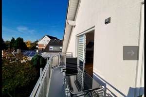 3 Zimmer Dachgeschosswohnung mit Balkon, Einbauküche und Stellplatz in Leverkusen Schlebusch