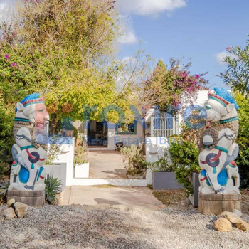 Finca aus dem 19. Jahrhundert, Wohn- und Gewerbelizenz. 2 Schlafzimmer