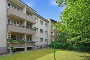 Modernized 3-room top-floor Altbau apartment with balcony and EBK near lake Tegel – Gorkistraße 36b, 13509 Tegel, Berlin – Vorschaubild 5