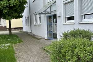 Teilrenovierte 2-Zimmer-Wohnung!