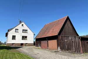 Sehr gepflegtes, älteres 2 Familienhaus mit Garagen und Schuppenanbau in Randlage Kreßberg – Die vollständige Adresse der Immobilie erhältst du vom Anbieter., 74594 Kreßberg – Vorschaubild 1