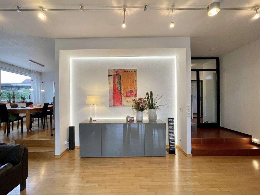 Immobilie in Wehrheim - Viel Platz, viel Charme, viel Lebensqualität – freistehendes Einfamilienhaus mit Traumgarten - Bild 0