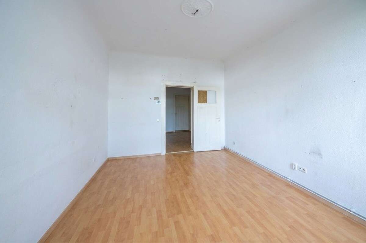 Bezugsfrei mit Potenzial: Kleines Wohn-Nest in Weißensee, renovierungsbedürftig, Berlin – Bild 2