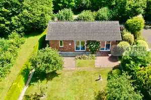 EINFAMILIENHAUS-ENSEMBLE AUF EINEM PARKÄHNLICHEN GRUNDSTÜCK MIT MASSIVEM GARTENHAUS – Segeberg (Kreis) – Vorschaubild 27