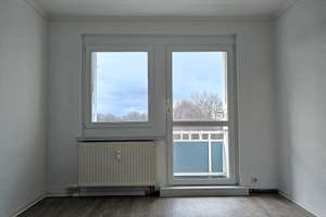 Sanierte 3-Raumwohnung mit Ausblick ins Grüne – Unnaer Straße 65, 4720 Döbeln – Vorschaubild 1