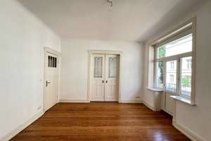 106 m² Altbau 4 Zimmer, Dielen, Wohnküche EBK, Vollbad, 2 Balkone, Keller, WM und Fahrradstellplatz – Die vollständige Adresse der Immobilie erhältst du vom Anbieter., 23554 Sankt Lorenz Nord, Lübeck – Vorschaubild 10