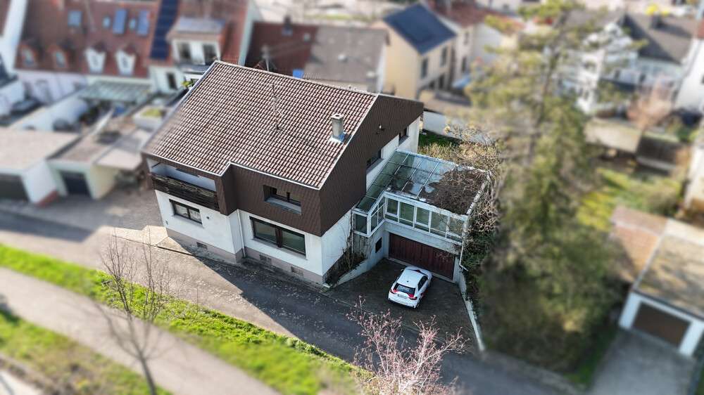 Großzügige Wohneinheit in zentraler Lage von Wiesloch mit viel Potenzial, Rhein Neckar Kreis – Bild 1