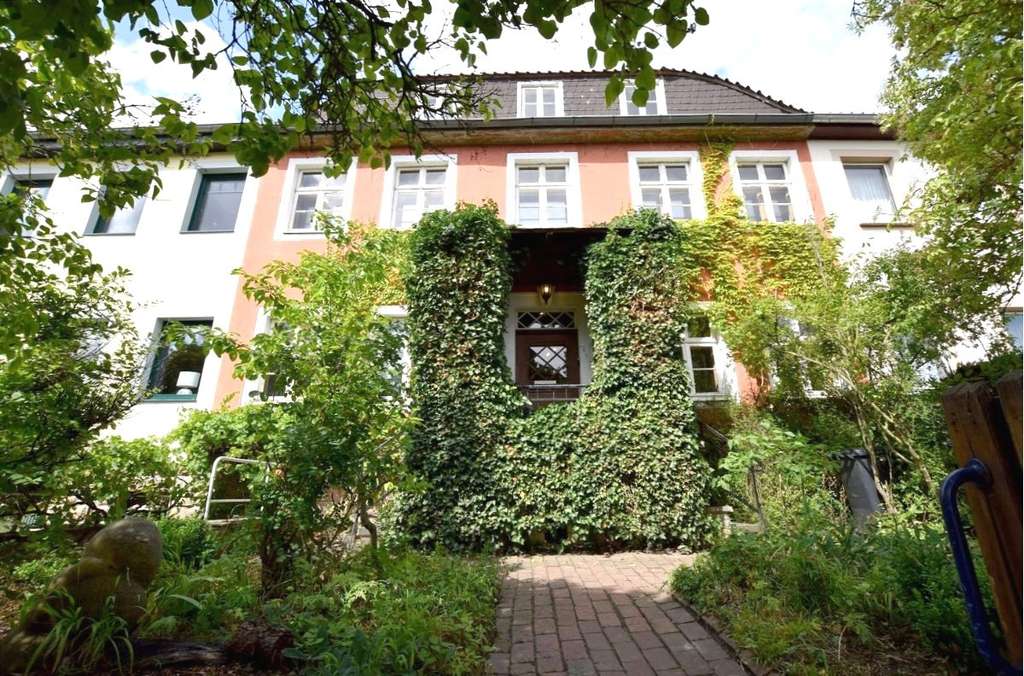 Immobilie in Helmstedt - Stilvolle, große Stadtvilla zum Modernisieren mit viel Charme + schönem Garten... - Bild 3