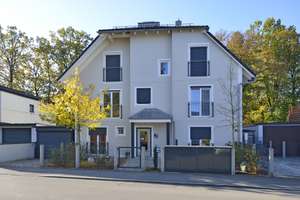 Waldperlach - große 4 Zimmer Penthouse-Wohnung mit direktem Lift in die Wohnung und Süd-West-Loggia