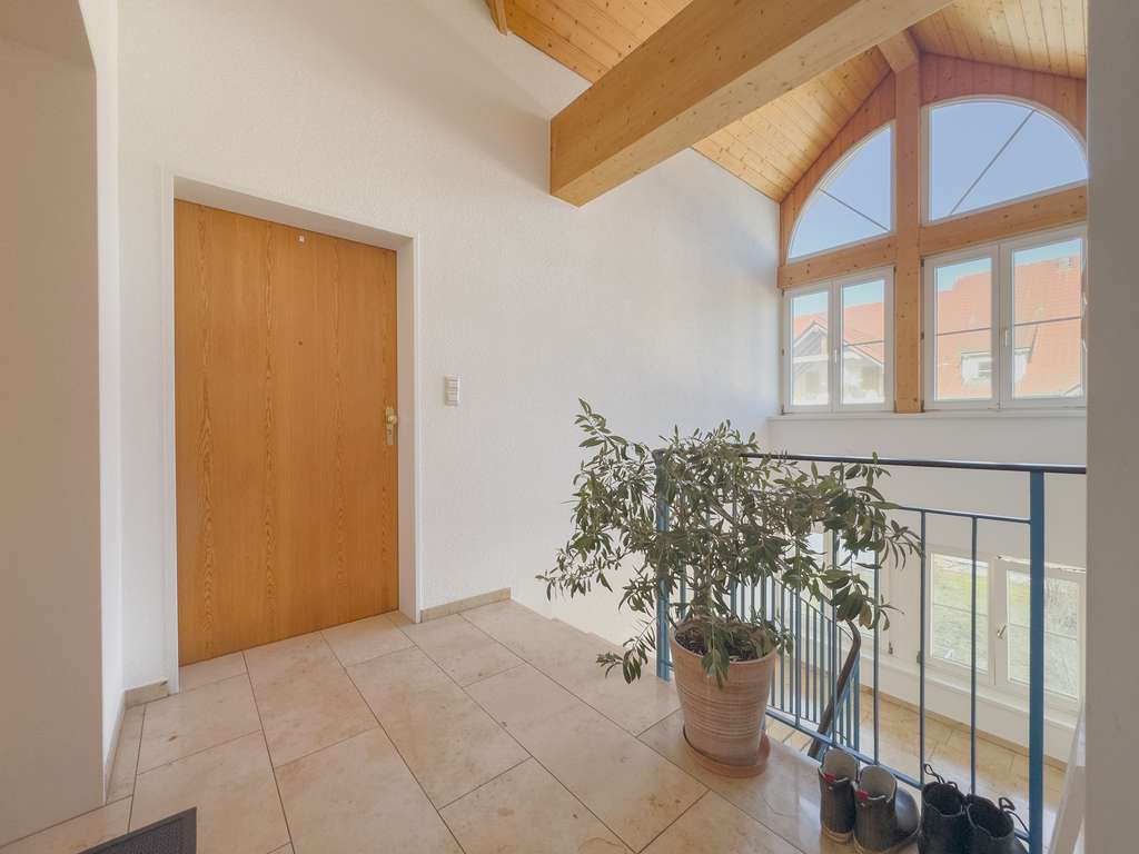 Immobilie in Lottstetten - Stilvolle Maisonettewohnung mit sonnigem Balkon und Blick ins Grüne – Wohnen in attraktiver Grenz... - Bild 1