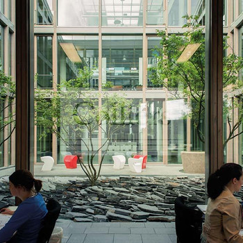 Attraktive Büroflächen in Adlershof | Begrünte Innenhöfe  & Kantine | Bemerksenswerte Architektur