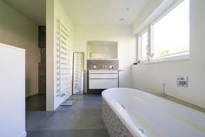 Moderne Bungalowanlage mit Einliegerwohnung, Wellnessbereich und Gartenidylle – Die vollständige Adresse der Immobilie erhältst du vom Anbieter., 91564 Neuendettelsau – Vorschaubild 18