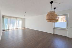 Großzügige 3-Zimmer-Wohnung mit eigenem Garten, Terrasse und Tiefgaragenstellplatz in Hannover-Bothf – 30657 Sahlkamp, Hannover – Vorschaubild 3